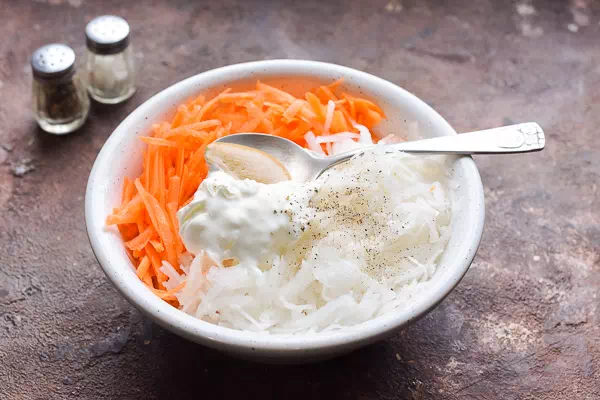 салат с редькой и морковью рецепт фото 6